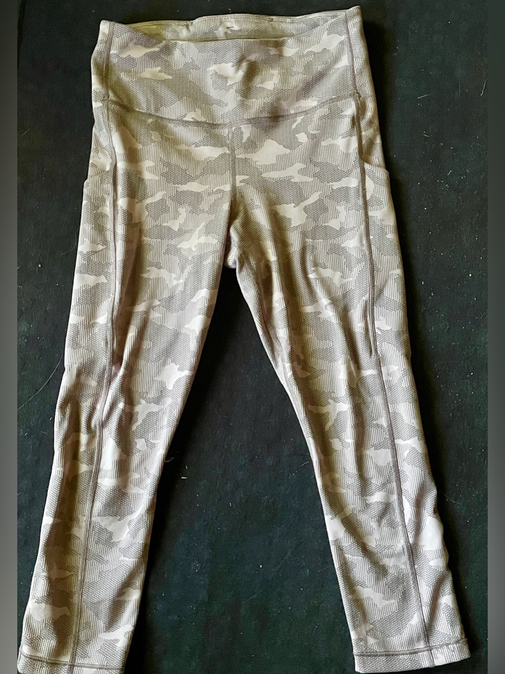 Athleta Ultimate Stash Tight Capri Textured Pink Camo Leggings size small